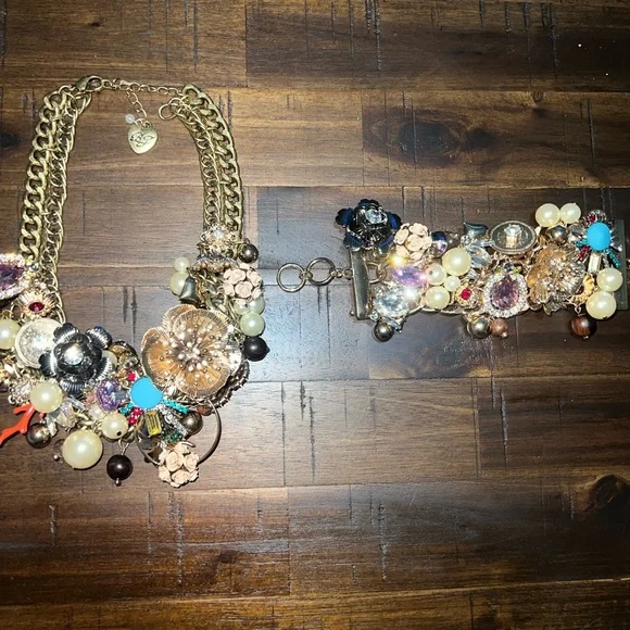 BETSEY JOHNSON ~ NECKLACE AND BRACELET SET ~ NWOT NEVER WORN~ RARE HTF - Picture 1 of 6